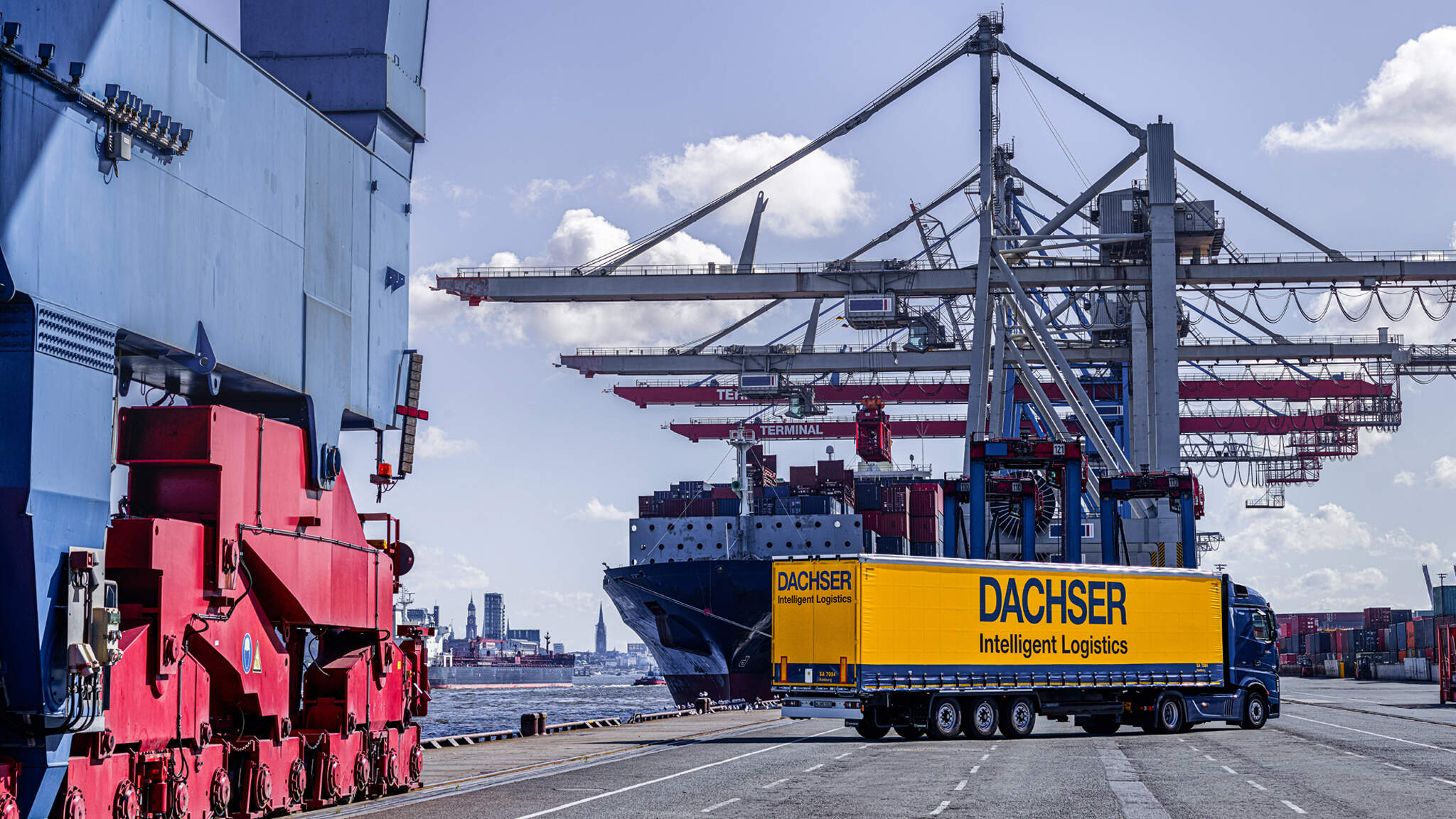 DACHSER marca el rumbo de la compañía dentro del transporte aéreo y marítimo.