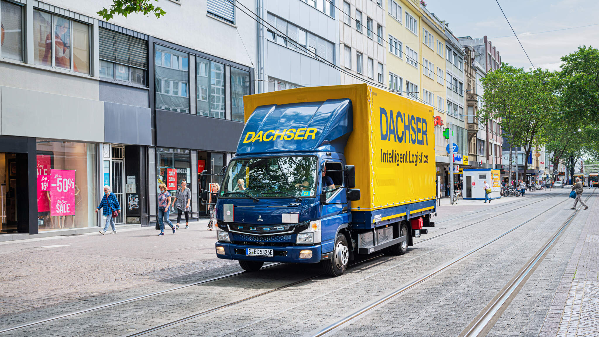 DACHSER Emission-Free Delivery ya está disponible en doce áreas de entrega definidas en el centro de la ciudad. DACHSER Emission-Free Delivery ya está disponible en doce áreas de entrega definidas en el centro de la ciudad.
