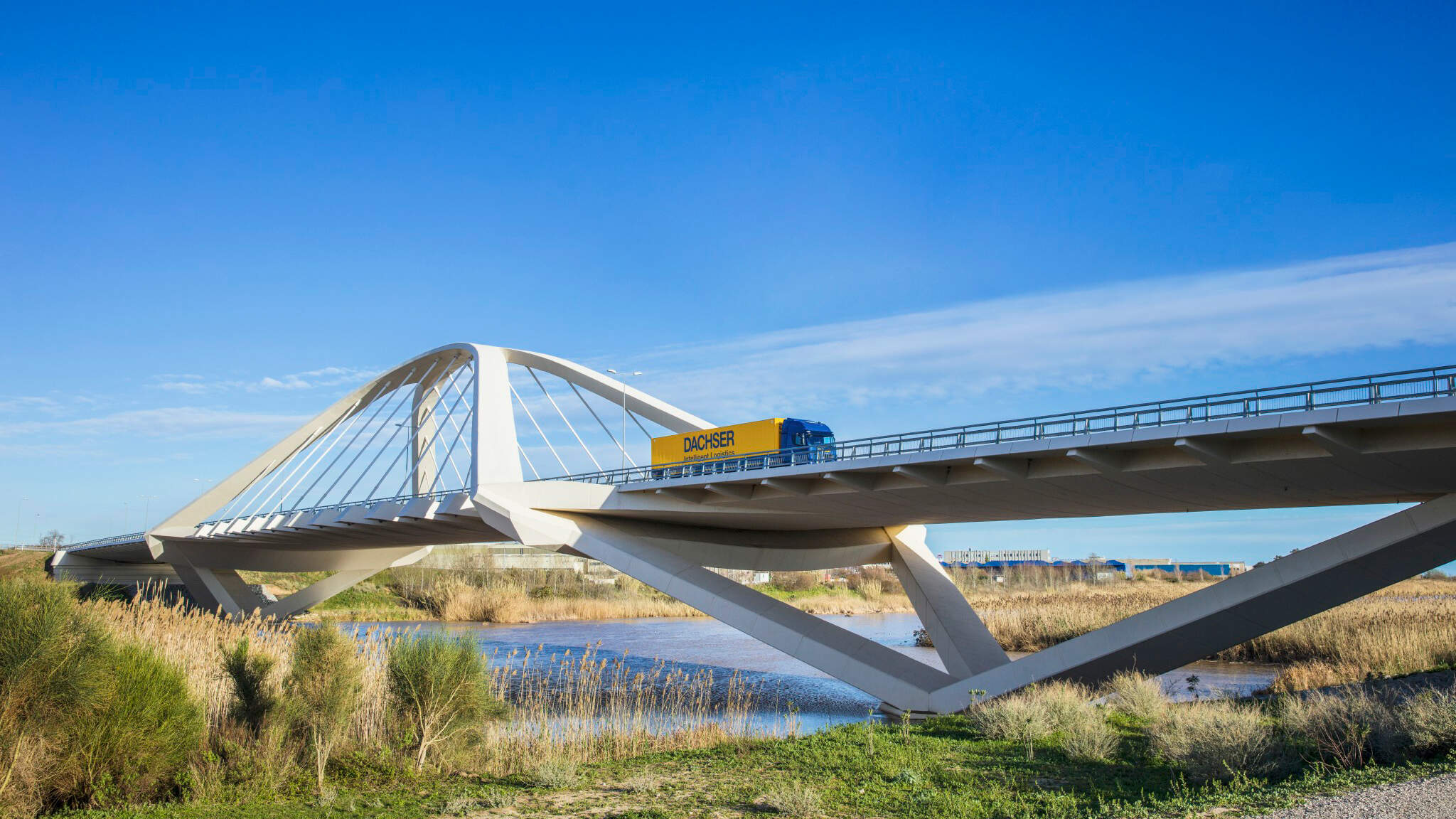 Con los productos entargo, DACHSER Iberia consolida su integración en la red de transporte europea de la compañía. Con los productos entargo, DACHSER Iberia consolida su integración en la red de transporte europea de la compañía.