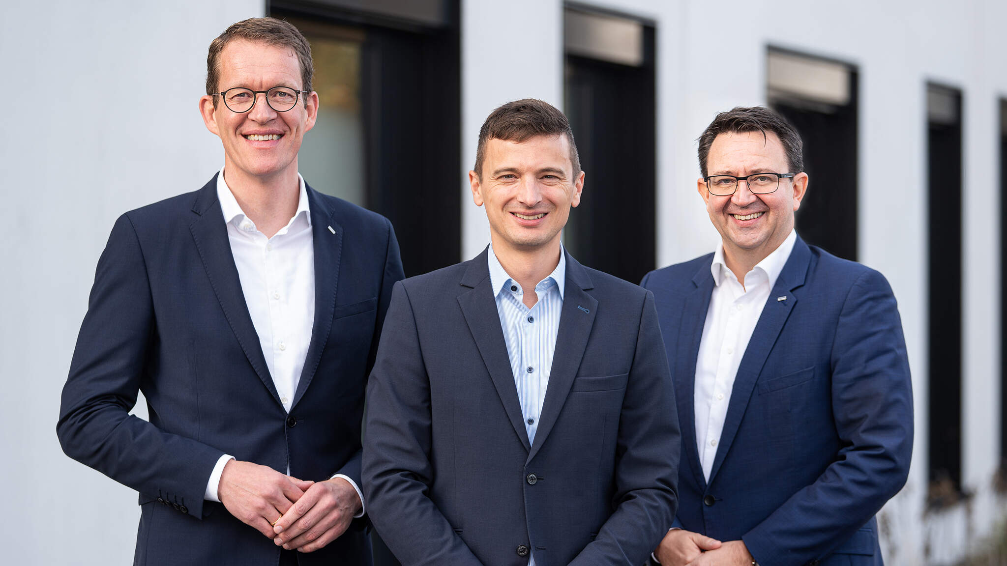 Burkhard Eling (CEO de DACHSER), Markus Lechner (Director General de kasasi) y Stefan Hohm (CDO Dachser).