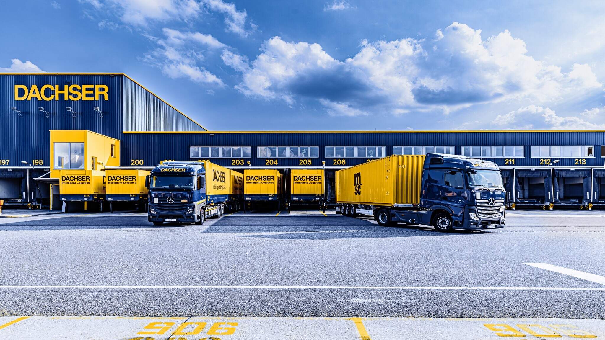 El Grupo Lenze, especialista mundial en automatización y tecnología de accionamientos apuesta por DACHSER. El Grupo Lenze, especialista mundial en automatización y tecnología de accionamientos apuesta por DACHSER.