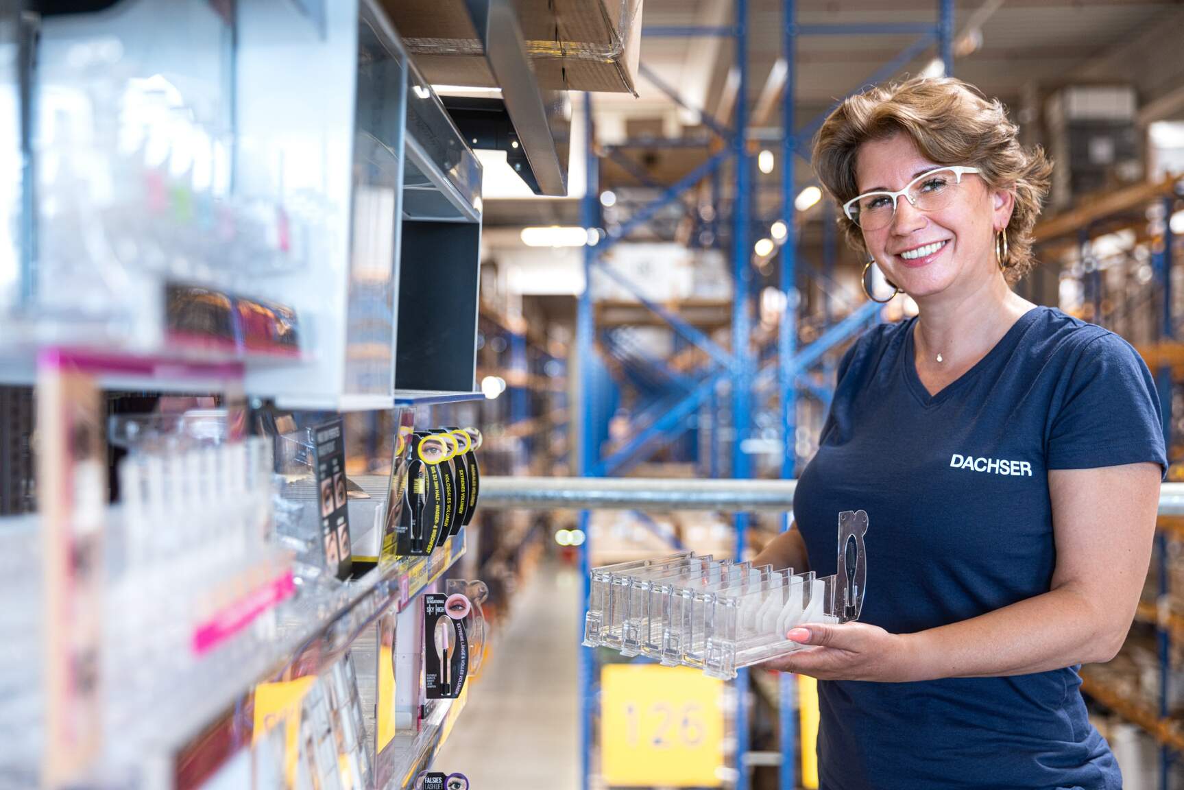 DACHSER Cosmetics Logistics: solución orientada a la industria de cosmética y perfumería. DACHSER Cosmetics Logistics: solución orientada a la industria de cosmética y perfumería.