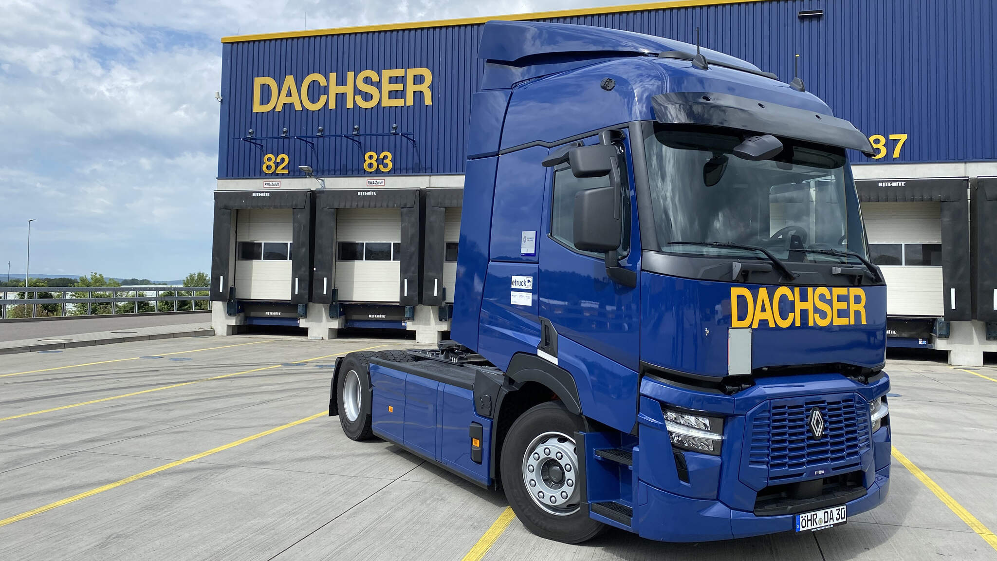 DACHSER pone en funcionamiento 15 camiones eléctricos de Renault Trucks. DACHSER pone en funcionamiento 15 camiones eléctricos de Renault Trucks.
